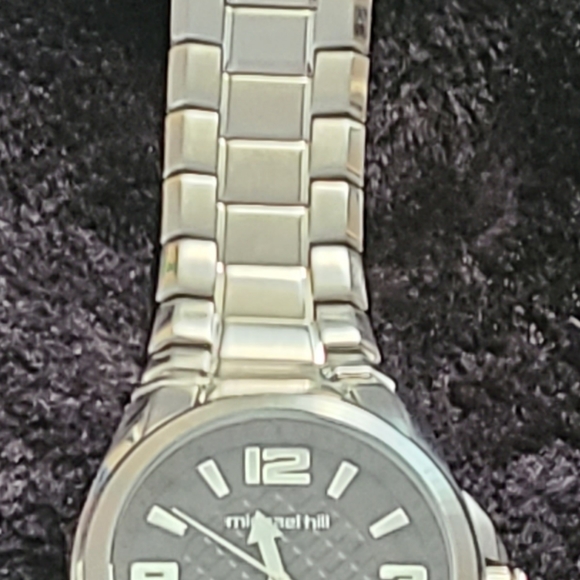 NWOT Michael Hill Stainless Steel Men's watch. Worn twice - Picture 6 of 7